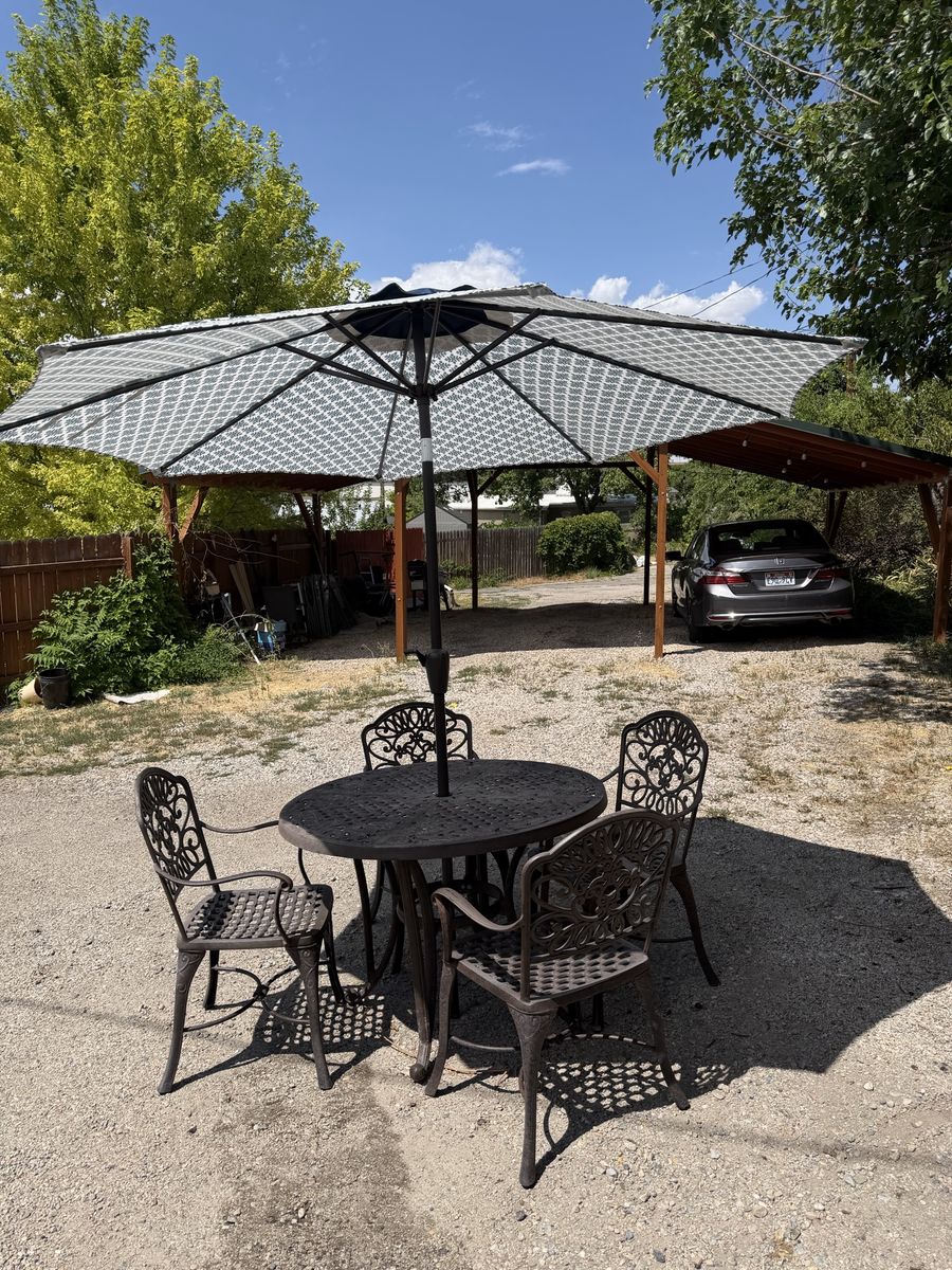 Used Outdoor 5 Piece Patio Dining Set - Cast Aluminum Table & 4 Chairs