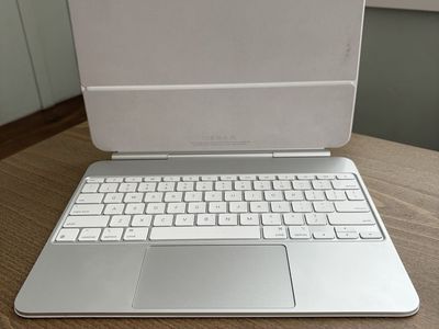 Apple Magic Keyboard for iPad Pro M4 or M5 13”- White,