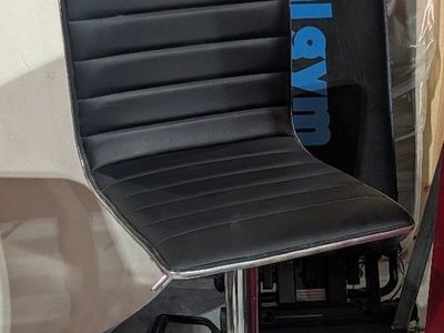 Adjustable Black Faux Leather Bar Stool with Chrome Base - Swivel & Hydraulic Lift
