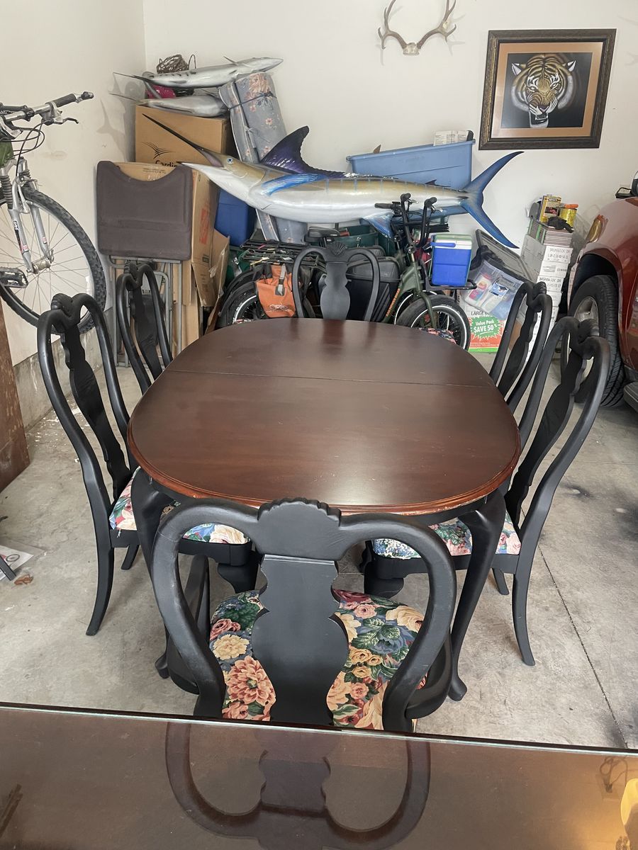 Formal dinning table 6 chairs