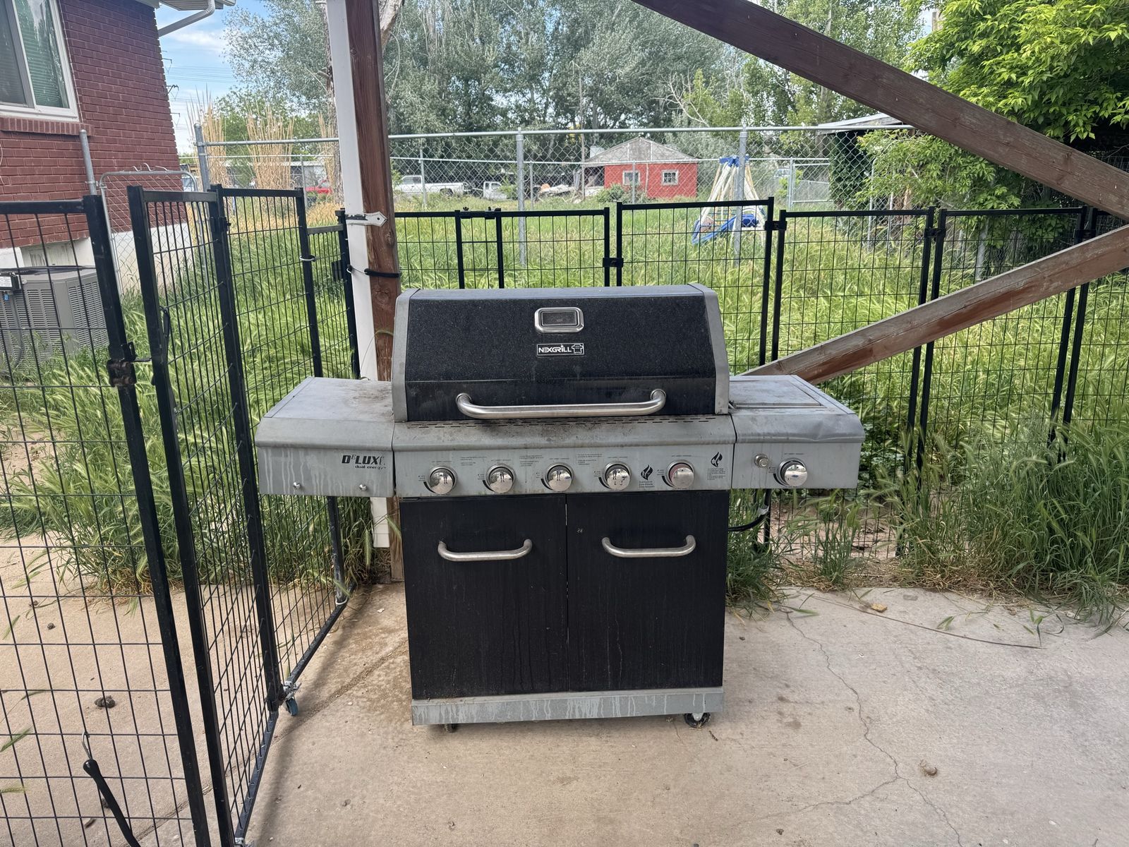 Nexgrill D'LUX Gas Grill with Side Burner - Used, Good Condition
