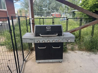 Nexgrill D'LUX Gas Grill with Side Burner - Used, Good Condition