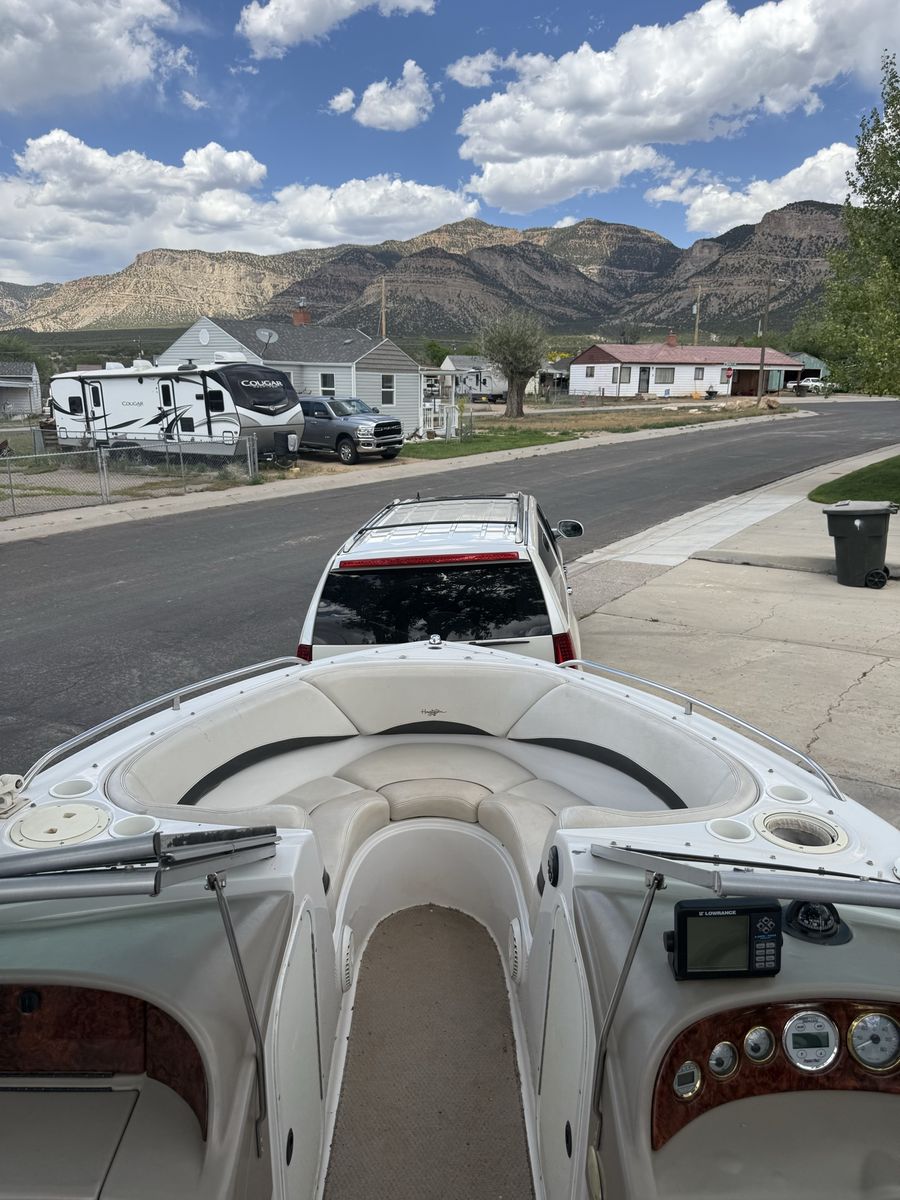 2003 Four Winns 220 Horizon Boat
