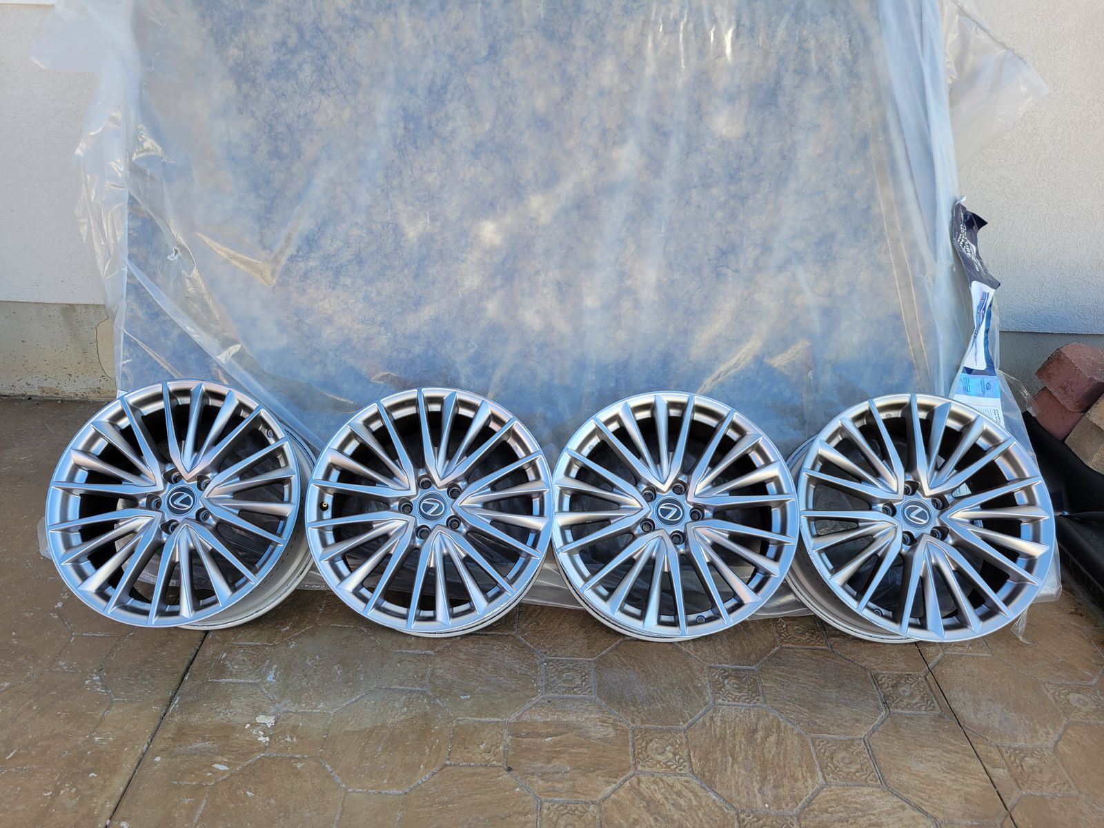 Set of 4 OEM  Lexus wheels 19in bolt pattern 5x114.3 in great shape