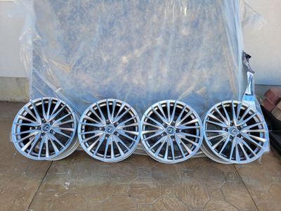 Set of 4 OEM Lexus wheels 19in bolt pattern 5x114.3 in great shape