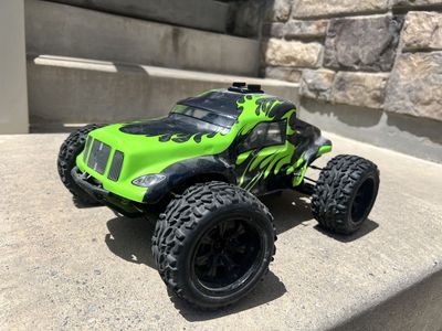Redcat Racing Volcano EPX 1/10 scale Pro RC Truck 2.4GHz with 2 Batteries and Charger Green/Black