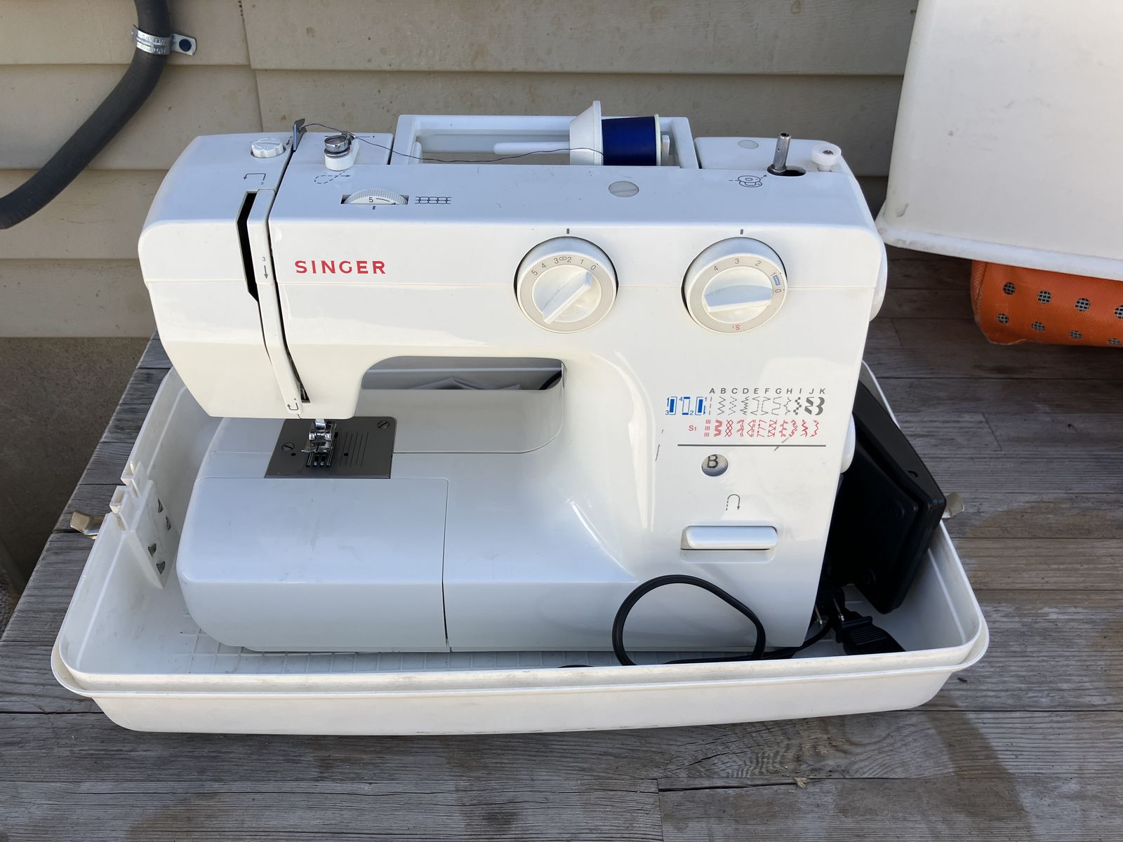 Singer 1120 Electric Sewing Machine $30