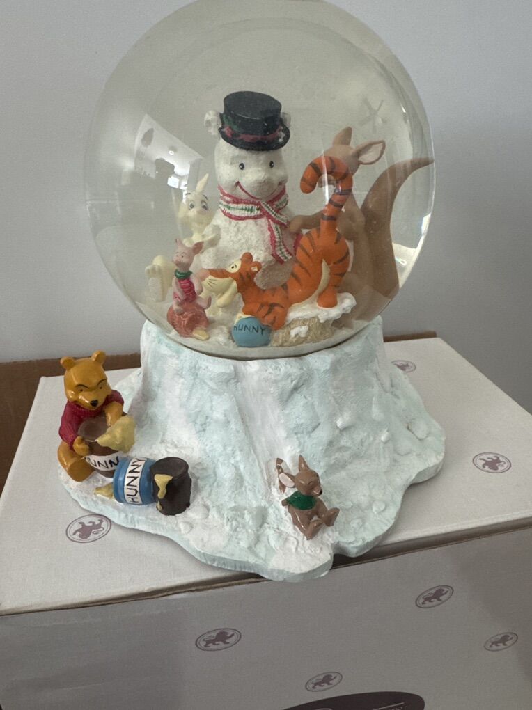 Winnie The Pooh Snow globe