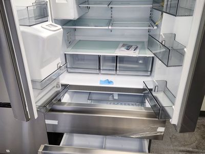 Hisense Stainless Steel French Door Refrigerator Standard-Depth 25.6-cu ft 36-in Wide