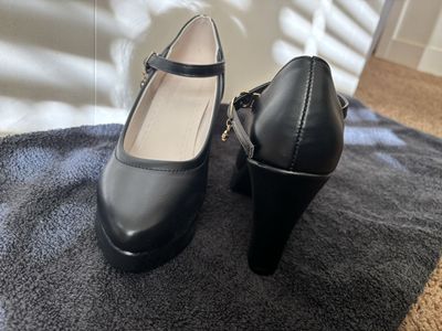Black Platform Heels Size 6 with easy adjustable straps