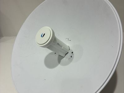 Ubiquiti PowerBeam airMAX High-Performance Dish Antenna with Mounting Bracket