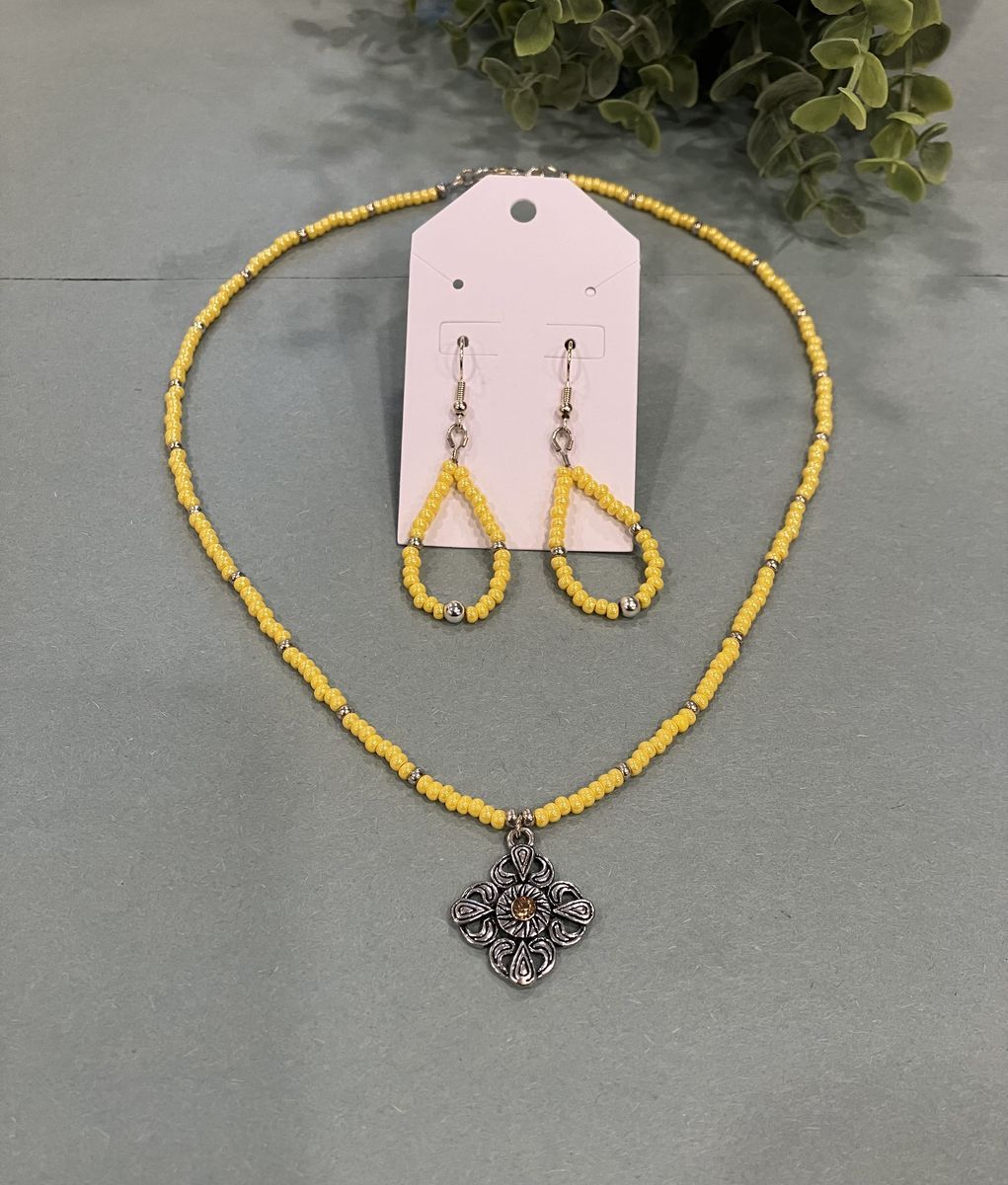 Yellow Beaded Flower Pendant Necklace & Matching Tear Drop Earrings
