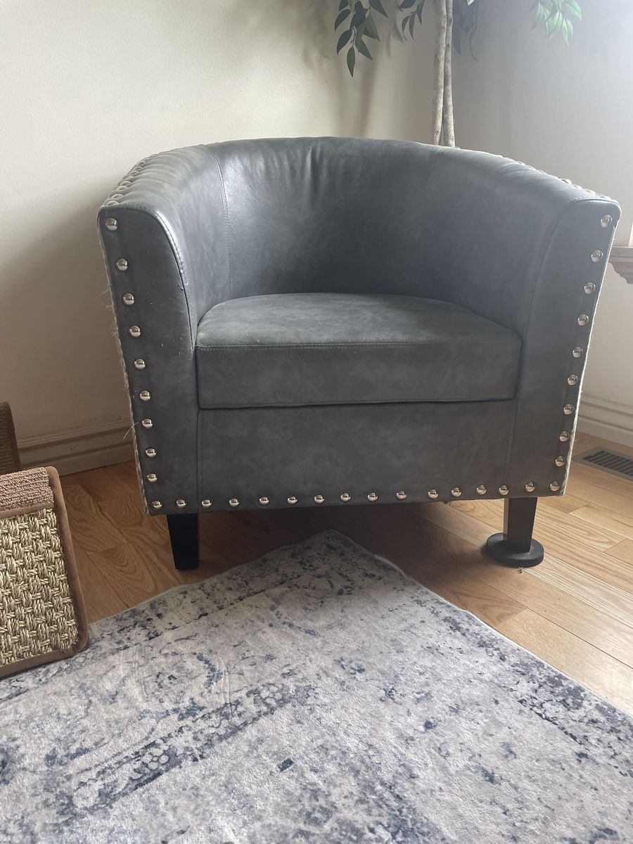 Small sitting chair
