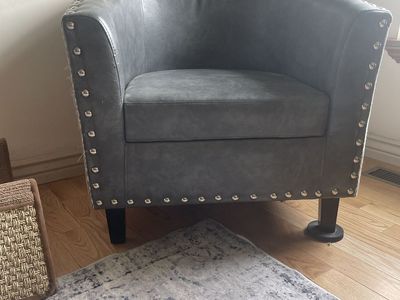 Small sitting chair