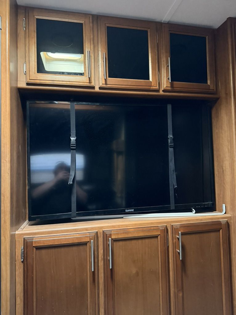 Main image 7
