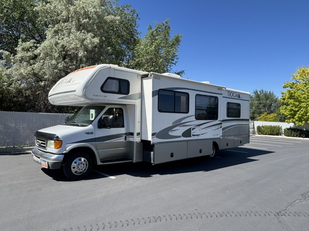 2004 Fleetwood Tioga 28 Foot Sleeps Up To 8