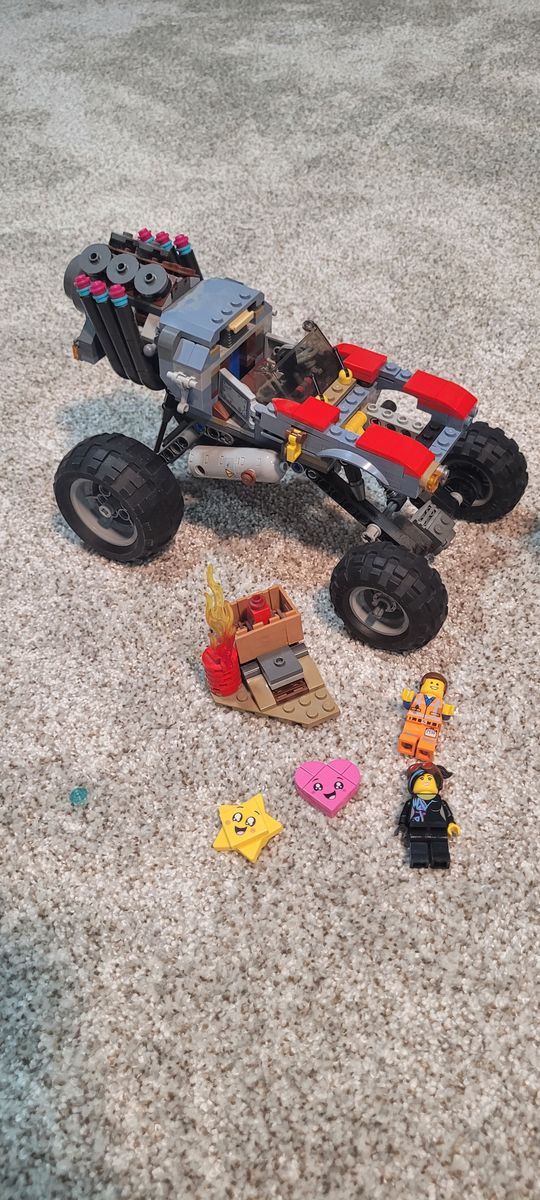 Lego Movie Emmet and Lucy's Truck
