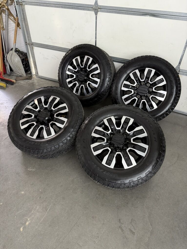 LIKE NEW 2025 Gmc Denali 3500 20In Rims/ 275/65/20