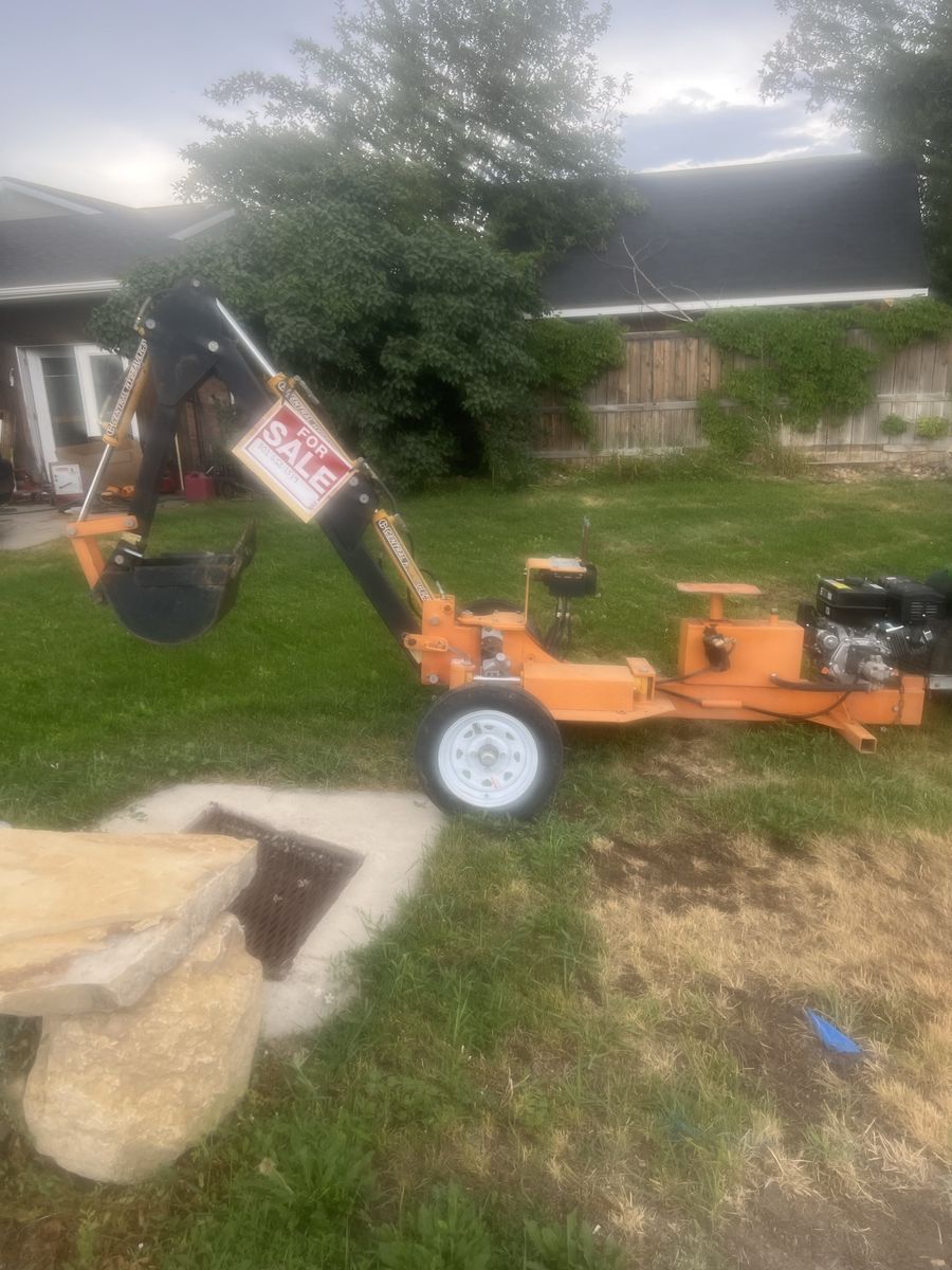 Mini toe behind backhoe