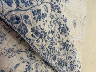 King Blue and White Floral Quilted Bedding Set with Pillow Shams