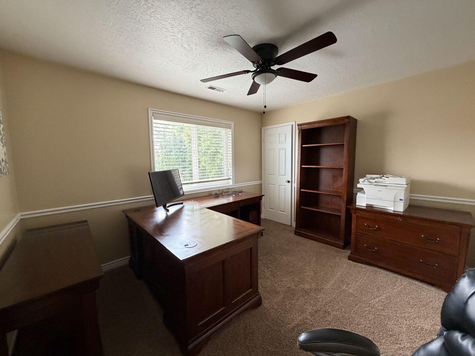Office furniture set