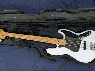 Fender Player II Jazz Bass with Case