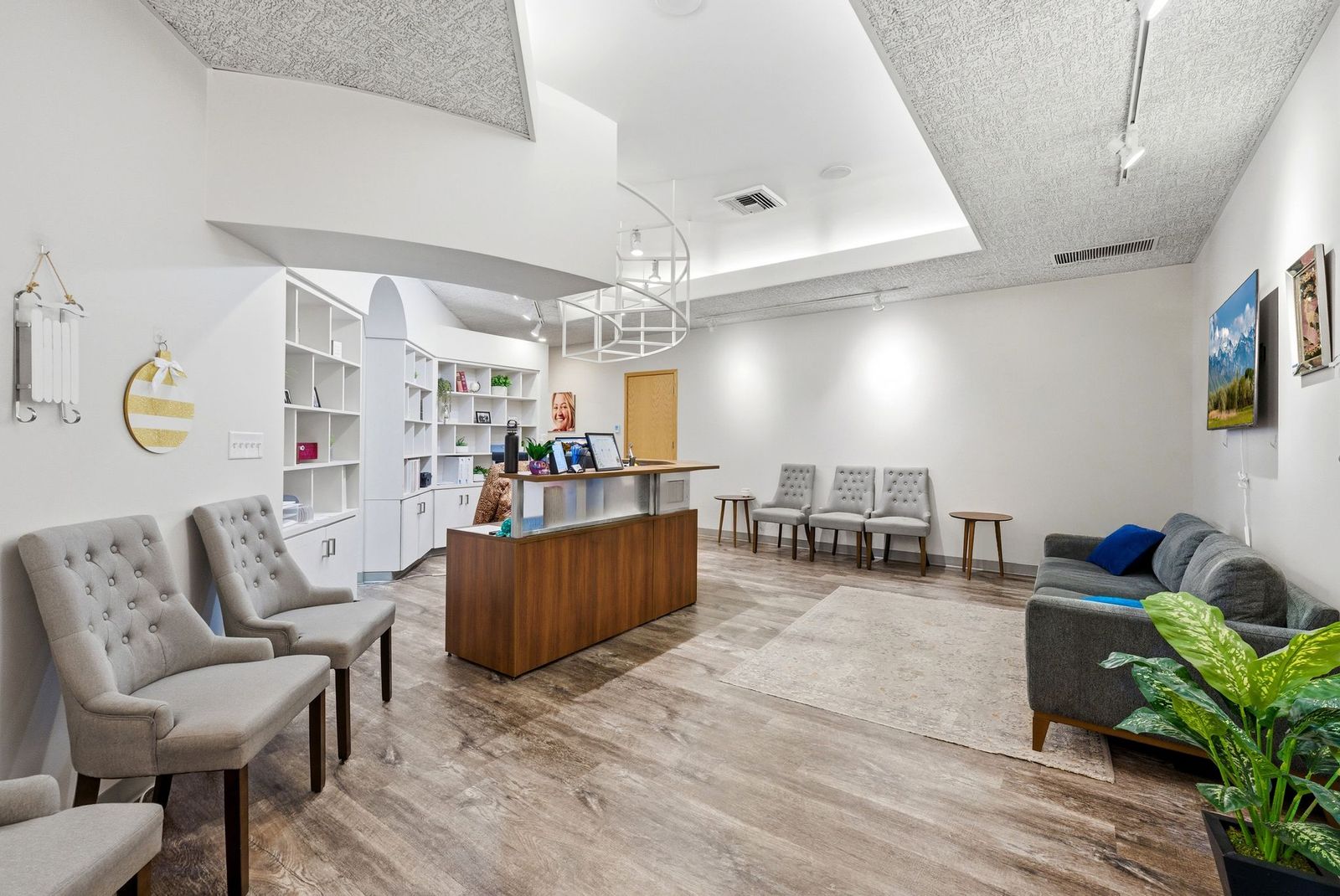 LEASE: NOW AVAILABLE - LUXURY DENTAL SPACE / PROFESSIONAL OFFICE SPACE - PRIME LOCATION