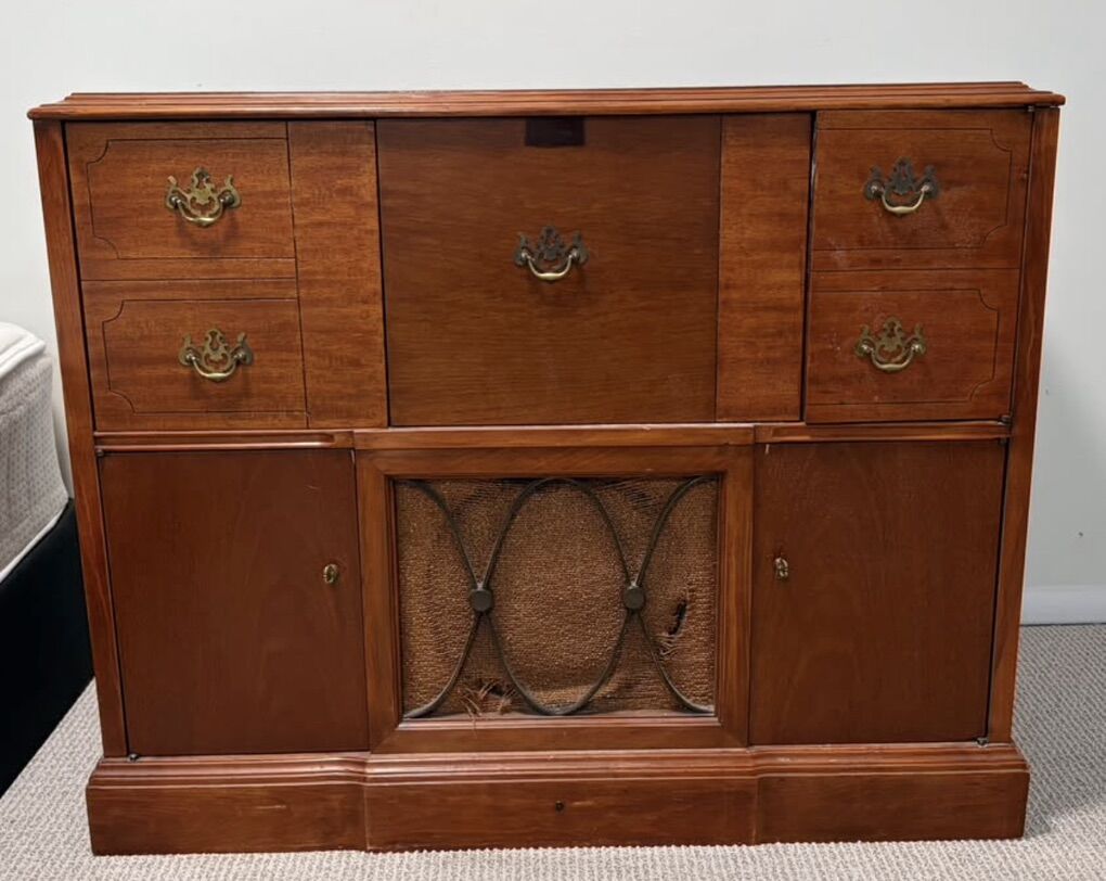 Antique Radio (needs restoration)