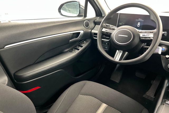 Main image 12