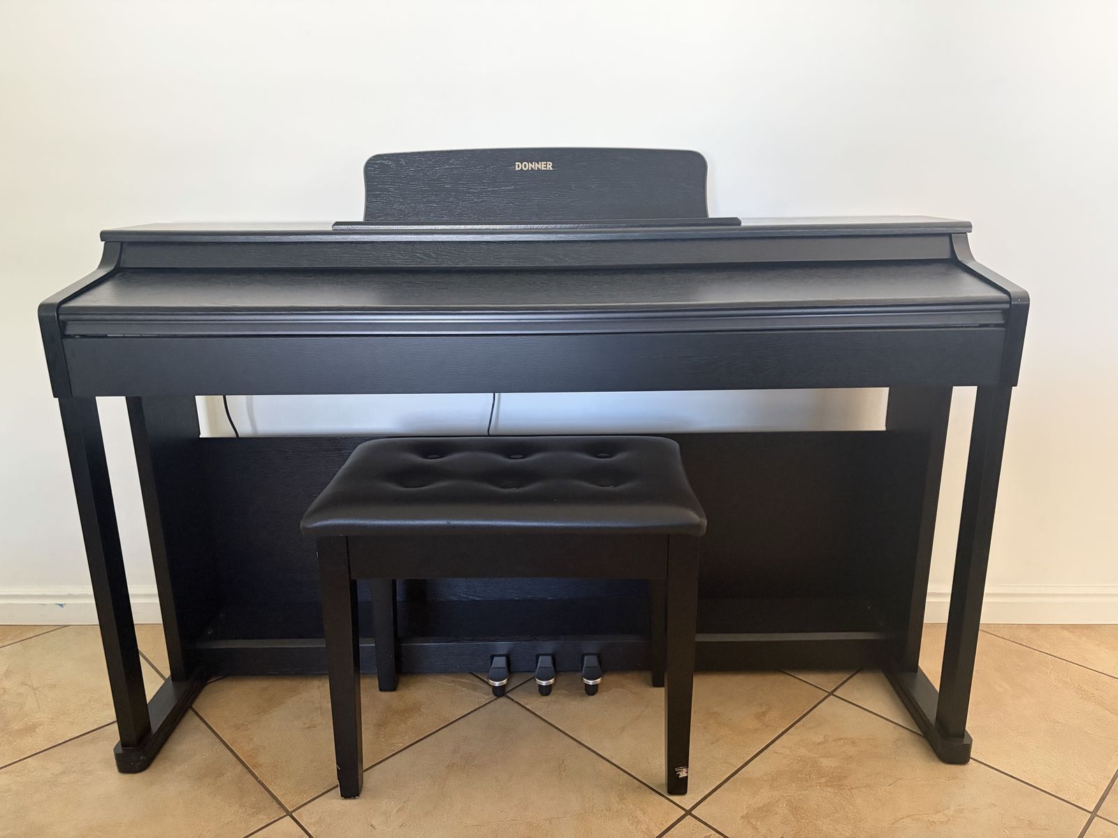 Donner DDP-100 digital piano with 88 weighted keys