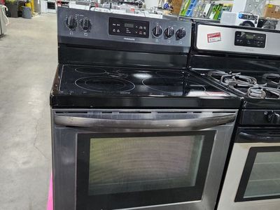 NICE FRIGIDAIRE STAINLESS STEEL GLASS TOP RANGE! W-WARRANTY