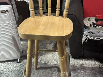 Wooden Bar Stool with Spindle Back and Metal Footrest