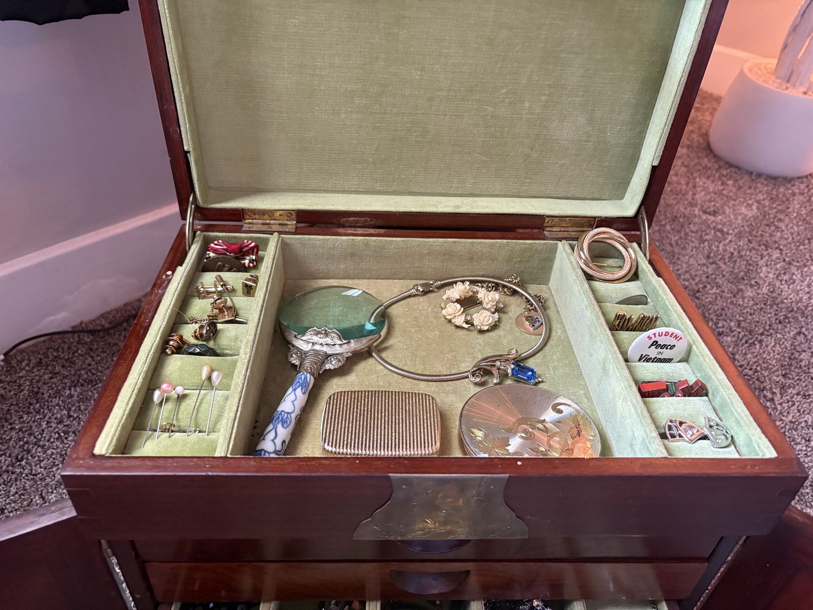 Main image 3