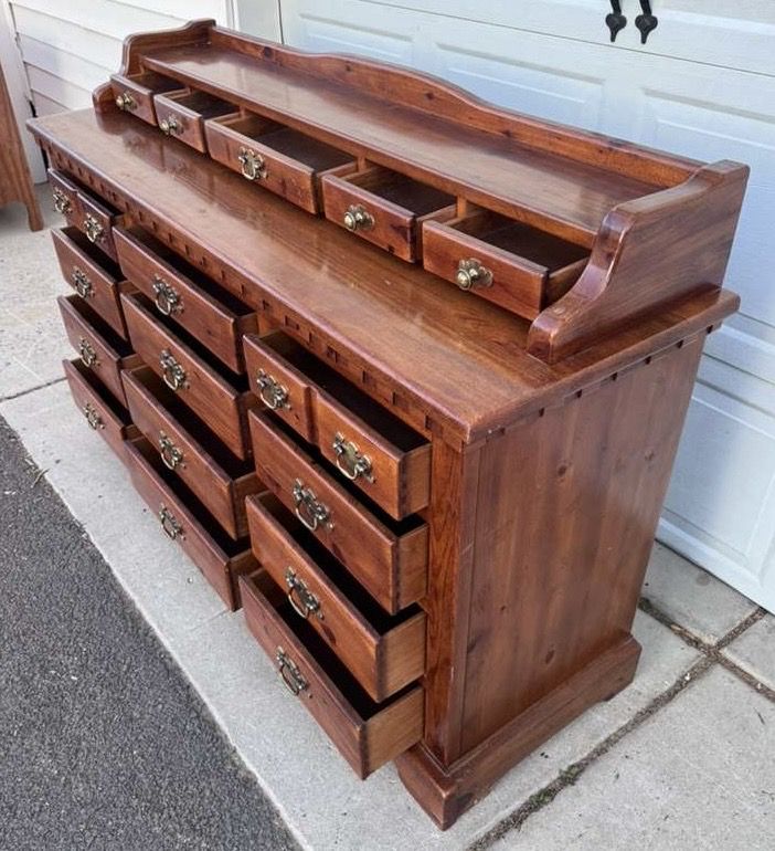 Gorgeous Dresser