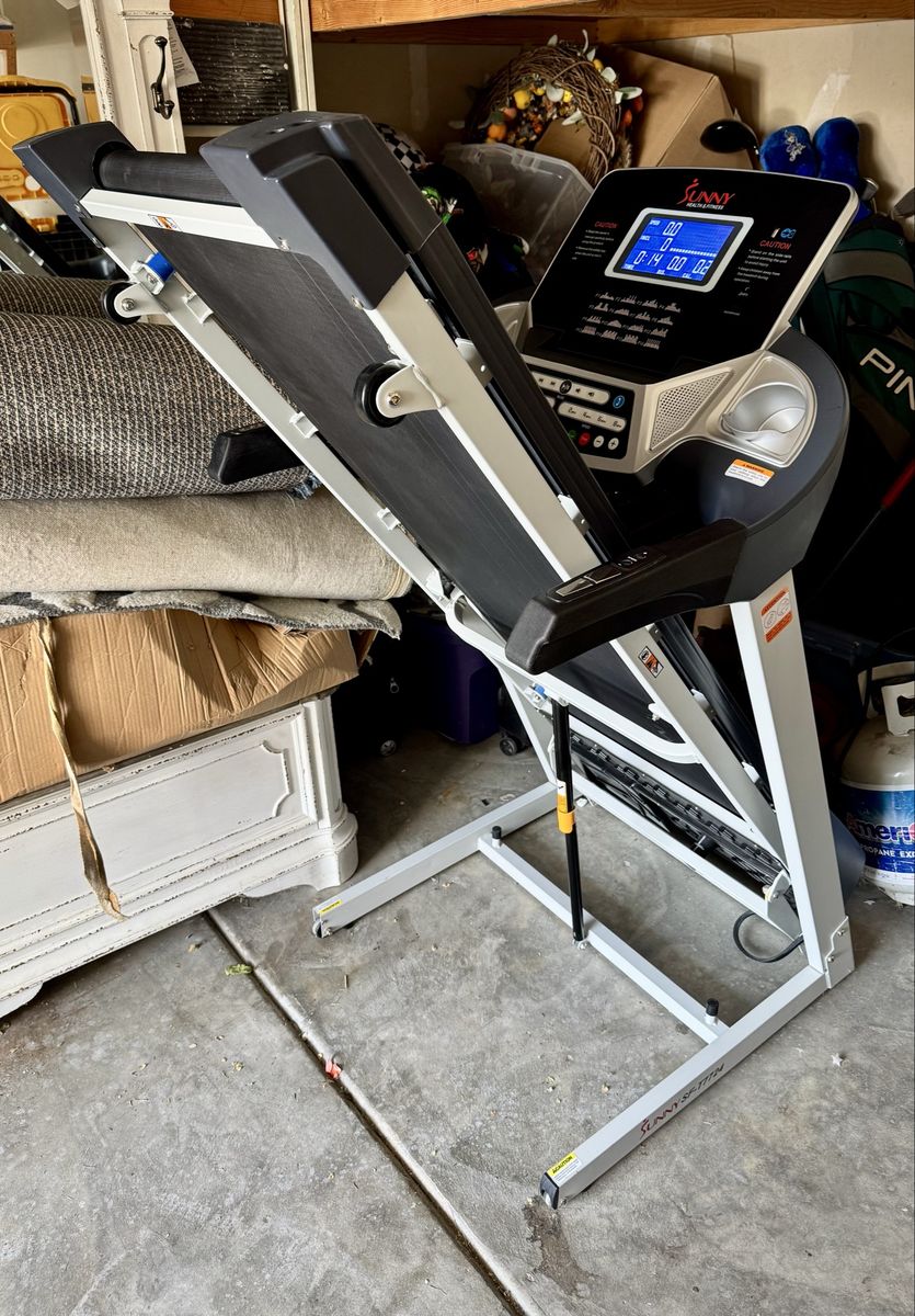 2 yo Treadmill w/ Bluetooth
