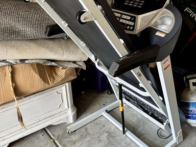 2 yo Treadmill w/ Bluetooth