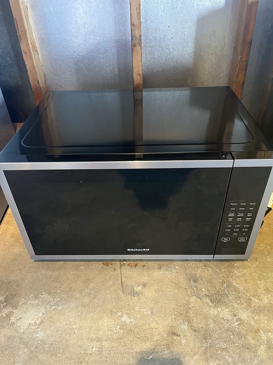 Like new KitchenAid Countertop Microwave