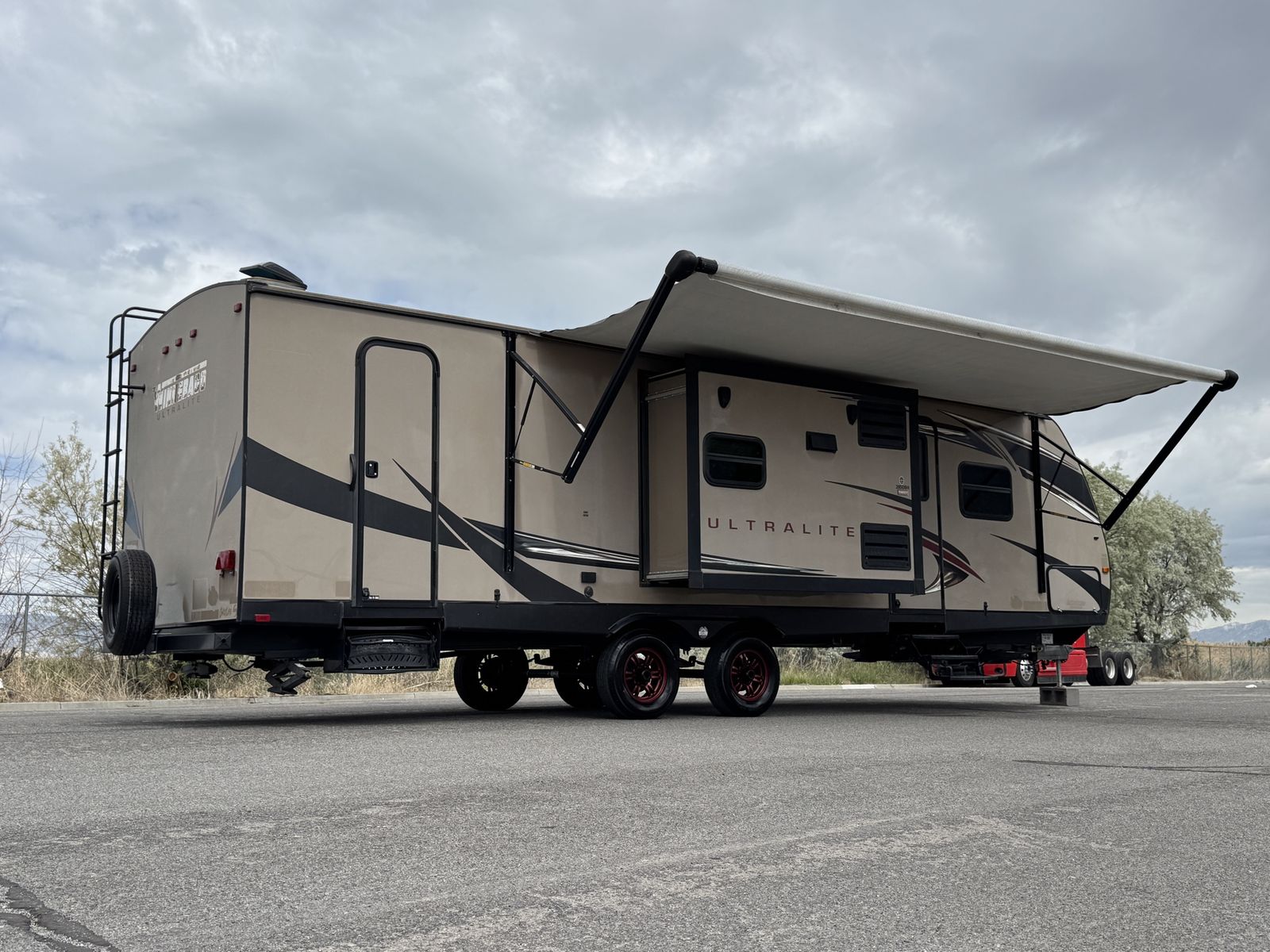 2017 Winnebago 28DDBH