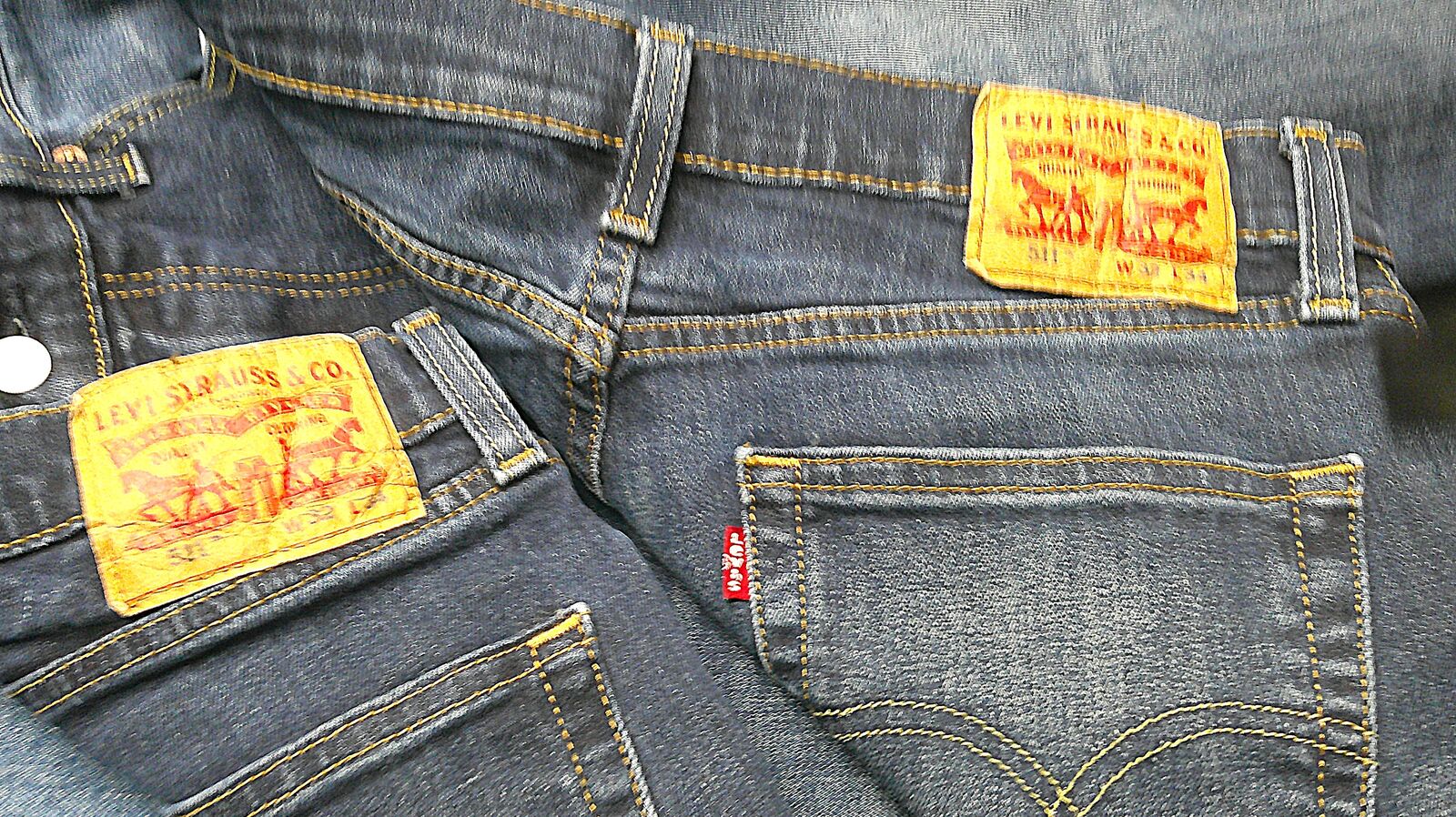 LOT OF LEVI'S JEANS 8 PAIR