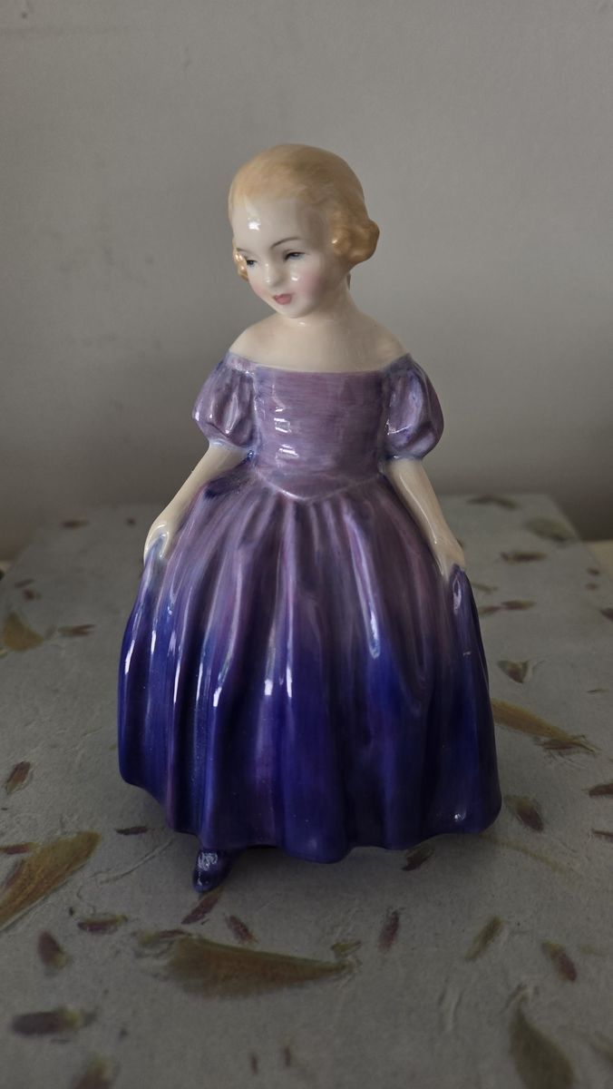 Royal Doulton Figurine "Marie" #HN1370 circa 1960