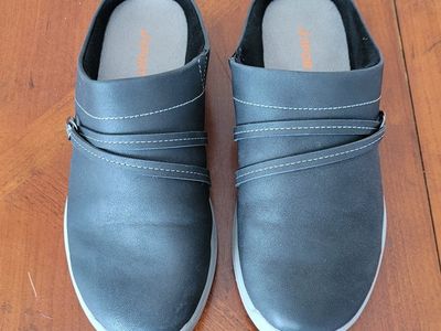 Women's Size 7M J Sport Black Slip On Shoes