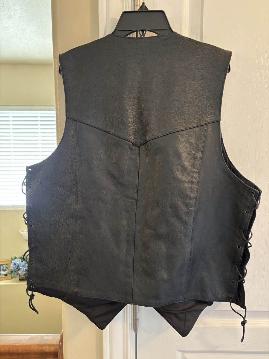 Men’s Leather King Motorcycle Riding Vest - Size 44 (Excellent Condition)
