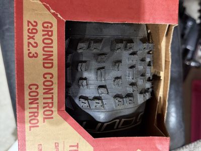 Specialized Ground Control 2.3 29 tire