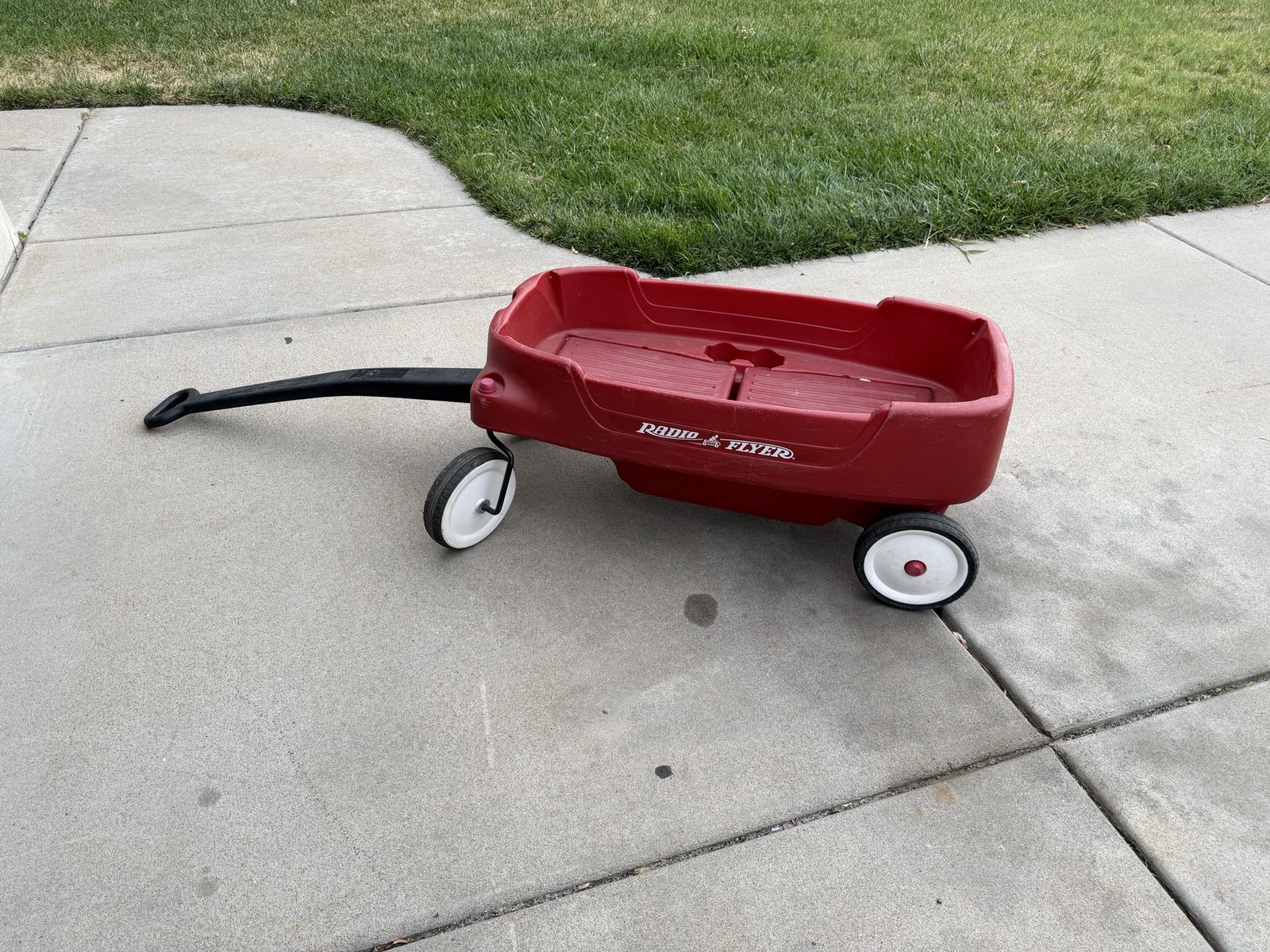 Radio Flyer Plastic Red Wagon