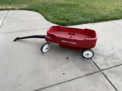 Radio Flyer Plastic Red Wagon