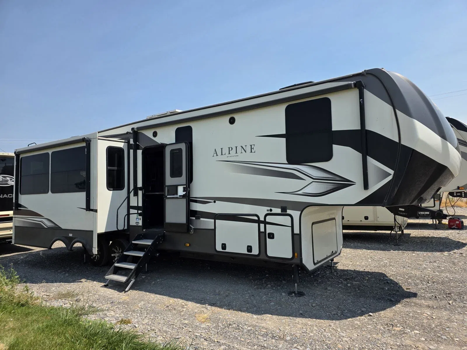 Used 2022 Thor Keystone RV Alpine 3220RL