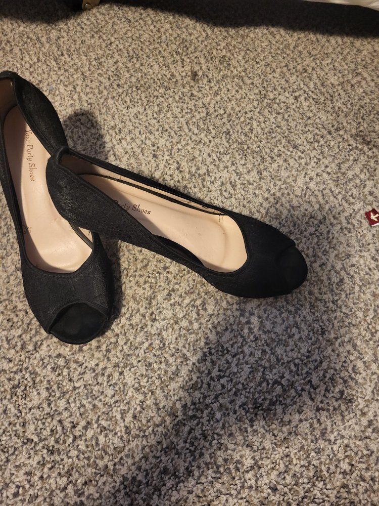 Size 7 black lace dress shoes
