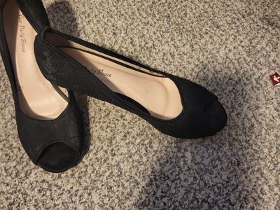 Size 7 black lace dress shoes