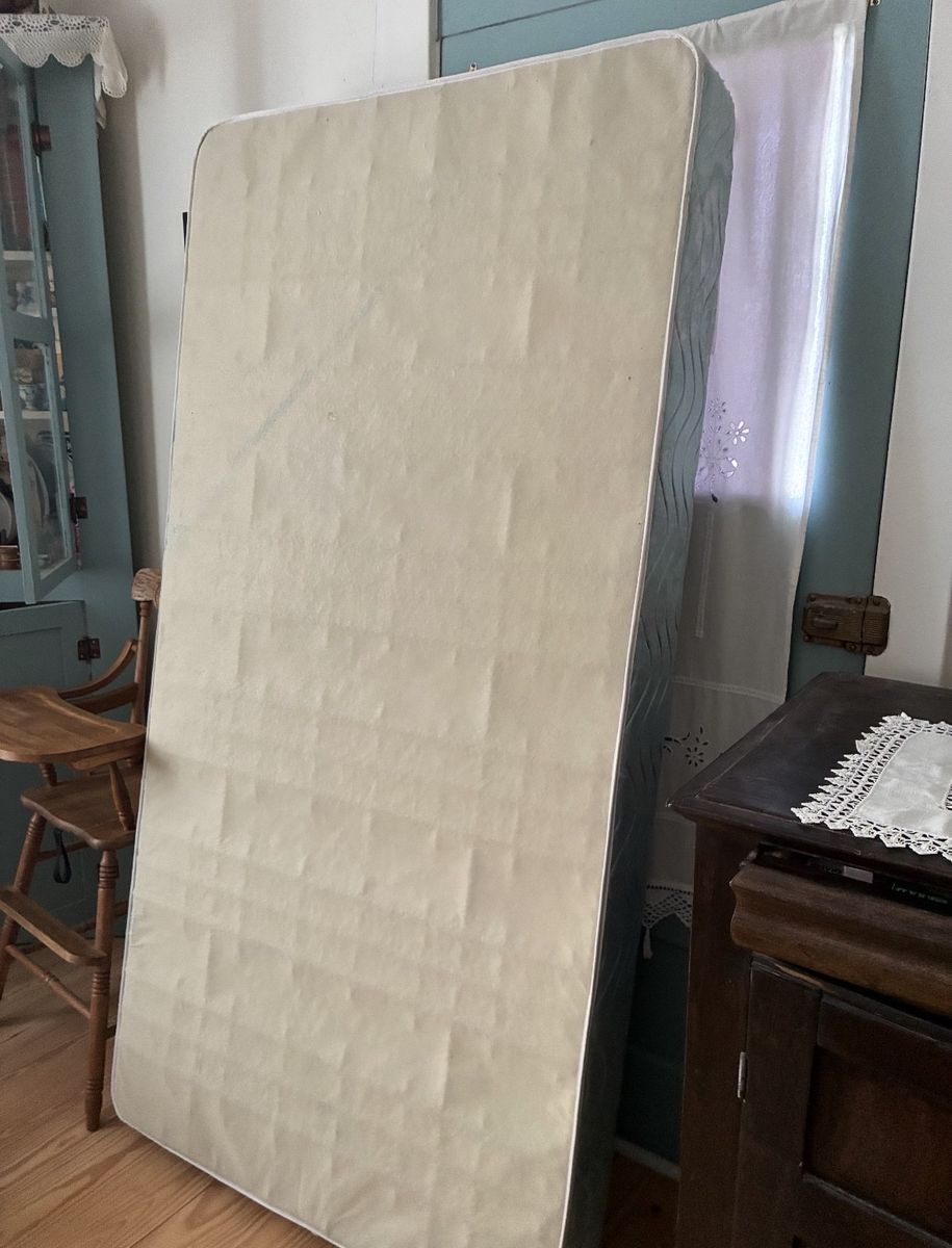 FREE- MANTI PICKUP Used Mattress Box Spring Foundation