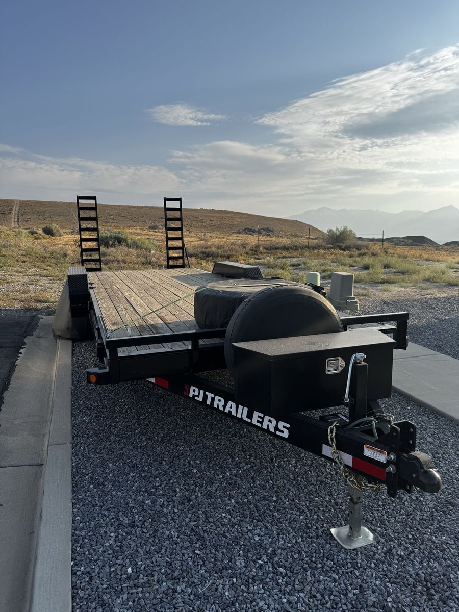 2025 PJ Trailers 22' Flatbed 14K Trailer, Like New